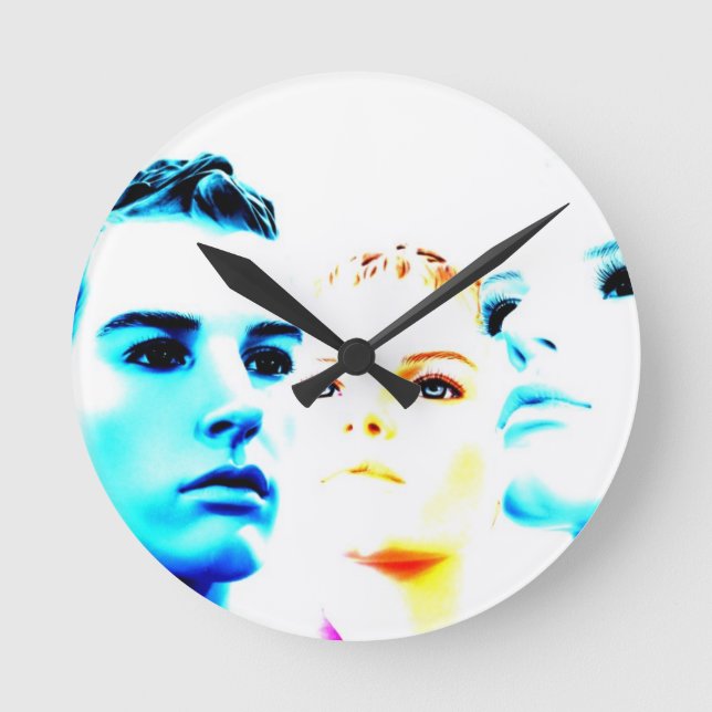 Coola ansikte (tre) vänner, minimalistisk design rund klocka (Framsida)