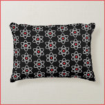Coola Black and Red Science Atom Pillow Prydnadskudde<br><div class="desc">Svart accentkudde med atom-bild. Coolans gåva till vetenskapen älskare i ditt liv!</div>
