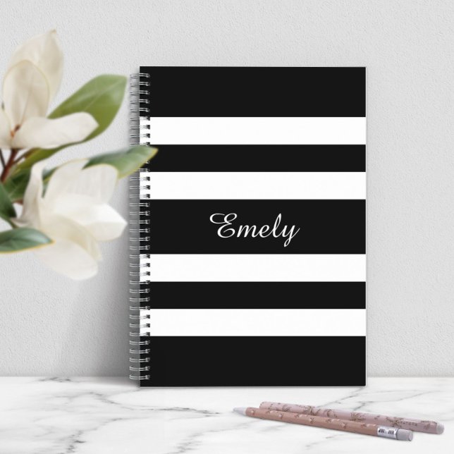 Coola Black and White Rand Mönster Namn Personal Anteckningsbok (Modern Black And White Stripes Notebook)