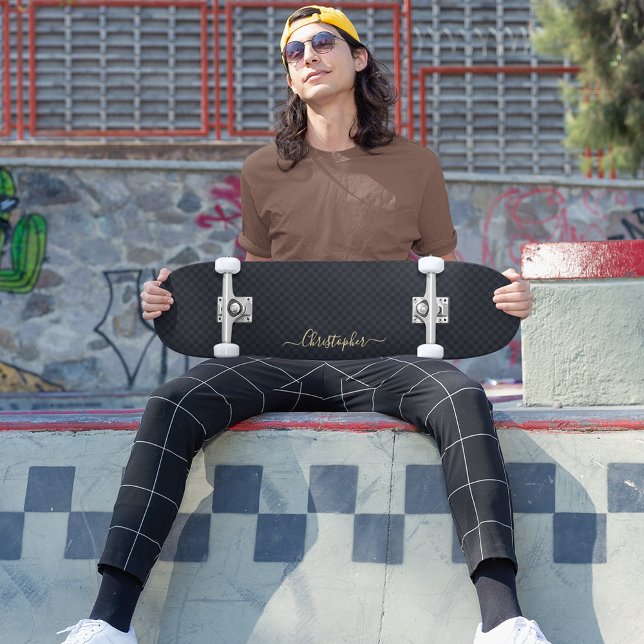 Coola Black Checkered Mönster Guld Monogram Signer Mini Skateboard Bräda 18,5 Cm (Cool Black Checkered Pattern Gold Monogram Signed Skateboard)