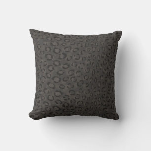 Coola black grått cheetah print monogram kudde