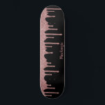 Coola Black Rosa ros Guld Glitter Gnistra Drives Mini Skateboard Bräda 18,5 Cm<br><div class="desc">Gnistran Rosa ros vid Girly Coola driver Skateboard med faux glitter och personlig namn på Guldets svarta bakgrund. Enkel att anpassa och perfekt för glitter-estetik.</div>