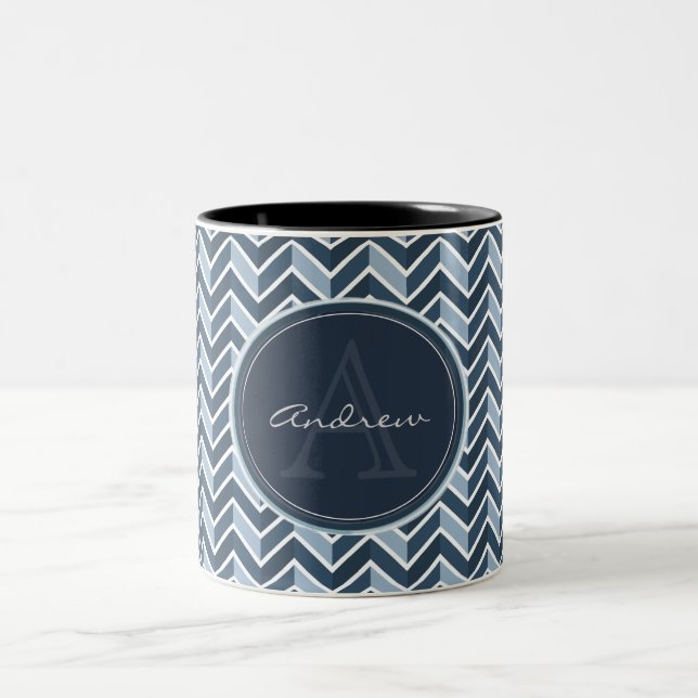 Coola Blue Chevron Mönster Monogram Två-Tonad Mugg (Center)