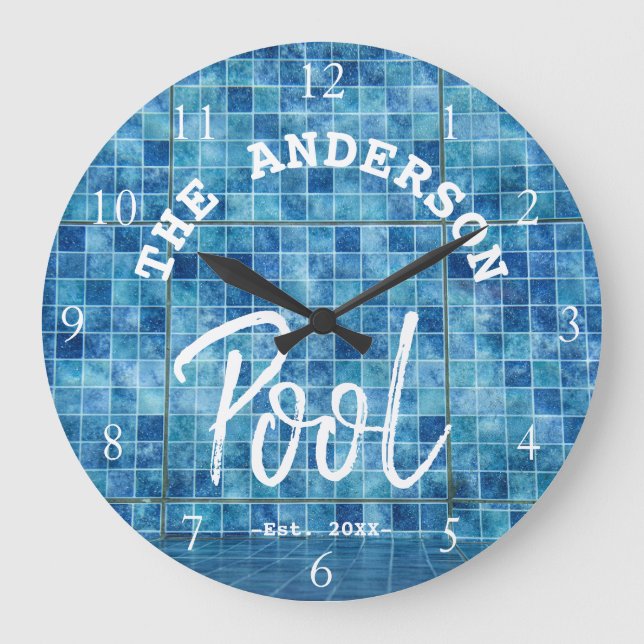 Coola Blue Tile Swimming Bassäng Family Namn Anpas Stor Klocka (Framsida)