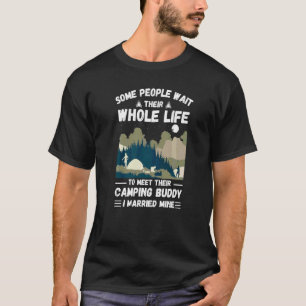 Coola Camping Buddies För manar Women Make & Wife T Shirt