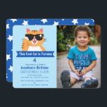 Coola Cat Funny Cute Child's Birthday Photo Inbjudningar<br><div class="desc">Fira coolans speciella dag med den här Coolan Kattens födelsedag. Utformningen har en söt orange tabby katt med solglasögon mot en lätt pastellbakgrund. Baksidan är en mönster av vita stjärnor. Matcha artiklar i vår butik för ett helt tema i party. Kontakta oss på ThePaperieGarden@gmail.com för ytterligare frågor. Fotovänlig från Pexels....</div>