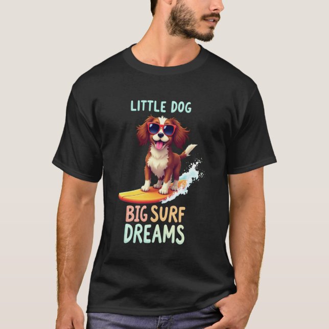 Coola Cavalier King Charles Spaniel Surfande Hund T Shirt (Framsida)