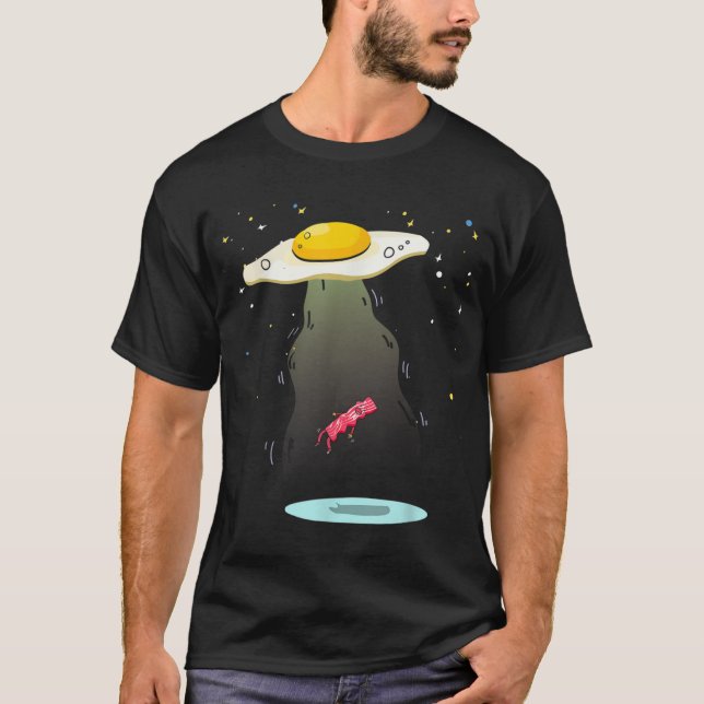 Coola Egg Abducting Bacon Funny UFO Breakfast Food T Shirt (Framsida)