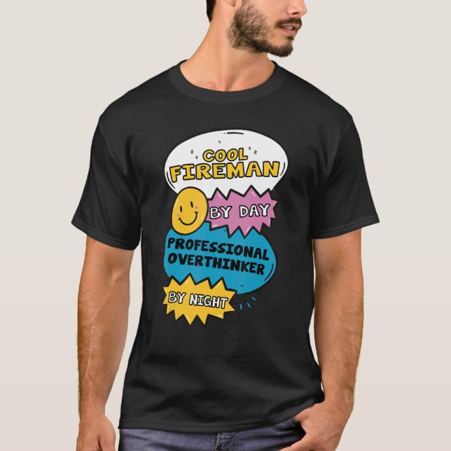 Coola Fireman by Day Professionell overthinker by  T Shirt (Framsida)