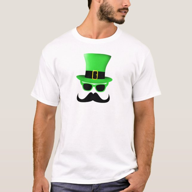 Coola Funny St. Patrick's Day Mustache Top hat Man Tee Shirt (Framsida)