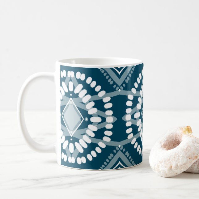 Coola Geometric Mönster Blue White Batik Tie-Dye Kaffemugg (Med munk)