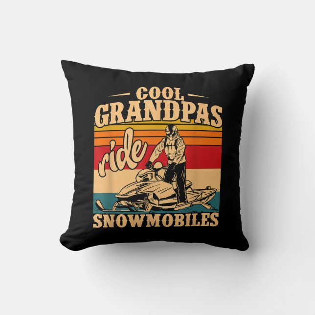 Coola Grandpas rides SnowMobes Snowmobile Snowmob Kudde (Framsida)
