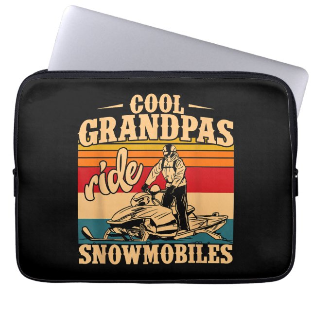 Coola Grandpas rides SnowMobes Snowmobile Snowmob Laptop Fodral (Framsidan)