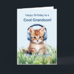 Coola Grandson Birthday Cat med hörlurar Kort<br><div class="desc">Förnuftig din barnson med det här pulserande födelsedagskortet med en vit vattenfärgad illustration av kattkylning i gräset, hörlurarna på trendiget. På framsidan är önskemål en "Grattis på födelsedagen till en Coola morson" medan insidan säger att du har hört underbart sak om honom. Det här konstnärliga kortet fångar perfekt det väsentliga...</div>