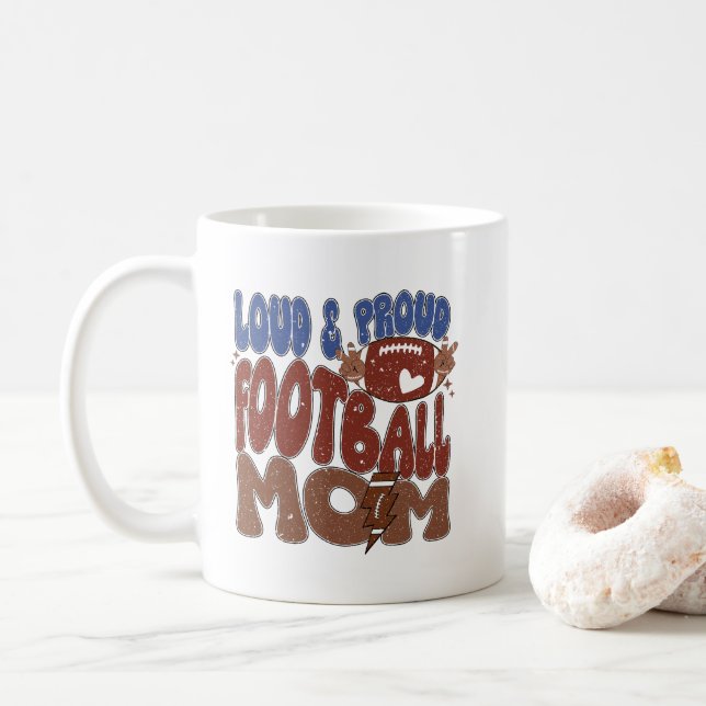 Coola högljudda stolta fotbolls Mamma ordkonst  Kaffemugg (Med munk)