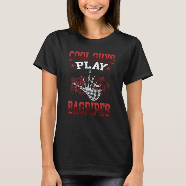 Coola Killar Play Bagpipes Scottish Bagpipe T Shirt (Framsida)
