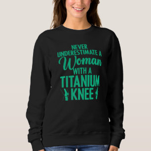 Coola knäoperationer för kvinnor tjejers knäbyte i t shirt