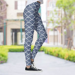 Coola Kustblått Vinkart ditt Färg-val Mönster Leggings<br><div class="desc">Coola med en kustvåg mönster i blått och vitt. Byt lätt bakgrunden till färg genom att klicka på "anpassa" och sedan på den lilla öga-pipetten. Roligt för gymmet eller hängning ut.</div>
