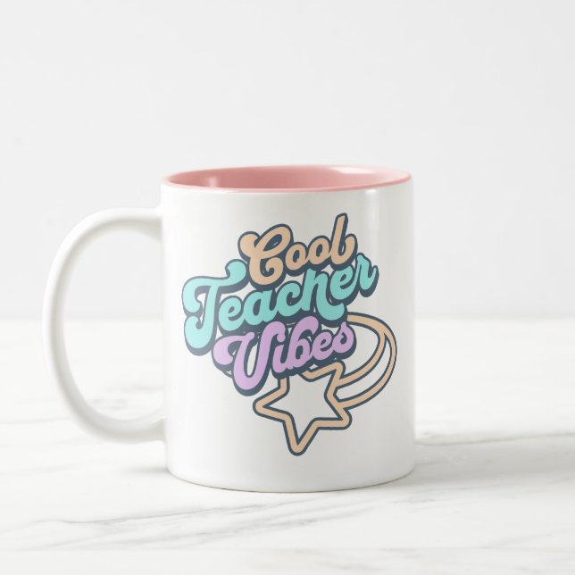 Coola Lärare Vibes Retro Styling Gift Två-Tonad Mugg (Vänster)