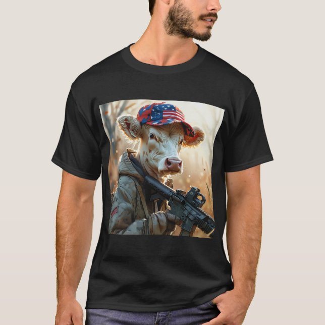 Coola MAGA Cow med Gun och Camouflage Cute AMERICA T Shirt (Framsida)
