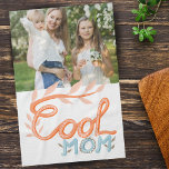 Coola Mamma Hand Lettering Mor's Day Photo Kökshandduk<br><div class="desc">Cute Coola Hand Lettering Teckning Mor's Day Photo Kitchen Towel. Orange och pastellblå handskrift och teckning. Lägg till fotot.</div>