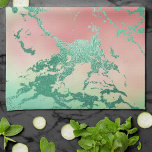 Coola Marble | Loely Pastel Coral and Grönt Ombre Kökshandduk<br><div class="desc">Ljusstark rik och pulserande palett med färgstark enmajsininspirerad texturerad vattenfärggradient i en strålande turkospolblått och rosa ombre med lavender lila. Den här handmålade övertoningen lägger till perfekten färg. Från samlingen "Modern Watercolor Marbles" har den här designen abstrakt-vätskeströmmar som skapar en coola mönster som accentueras av ventiler från glitter för att...</div>