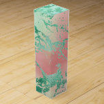 Coola Marble | Loely Pastel Coral and Grönt Ombre Presentask För Vinflaska<br><div class="desc">Ljusstark rik och pulserande palett med färgstark enmajsininspirerad texturerad vattenfärggradient i en strålande turkospolblått och rosa ombre med lavender lila. Den här handmålade övertoningen lägger till perfekten färg. Från samlingen "Modern Watercolor Marbles" har den här designen abstrakt-vätskeströmmar som skapar en coola mönster som accentueras av ventiler från glitter för att...</div>