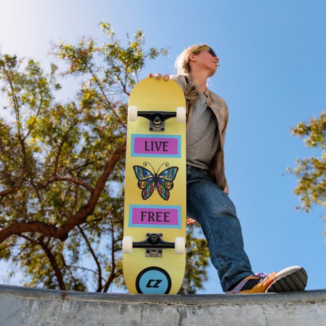 Coola Monogrammed Butterfly "Live Free" Skateboard (Utomhus 1)