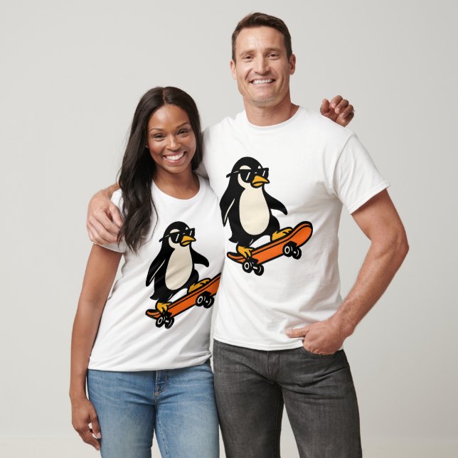 Coola Penguin på Skateboard T Shirt (Unisex)