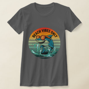 Coola Retro Shark with Sunglasses - Beach Vibes En T Shirt