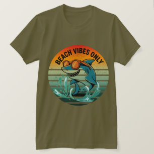 Coola Retro Shark with Sunglasses - Beach Vibes En T Shirt