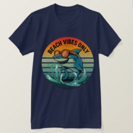 Coola Retro Shark with Sunglasses - Beach Vibes En T Shirt