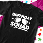 Coola Roligt Matching Group Party Crew Birthday Sq T Shirt<br><div class="desc">Den här roligtens födelsedagspatchdesign är perfekt för nästa födelsedagsfest firande! Solglasögon och stjärnor är underbara för alla ålders födelsedagspojke eller födelsedagsflicka! Med bilden "Birthday Squad" (födelsedagstorget) med aviator sunglas och stjärnor! Hämta en till alla i din födelsedagspatrull!</div>