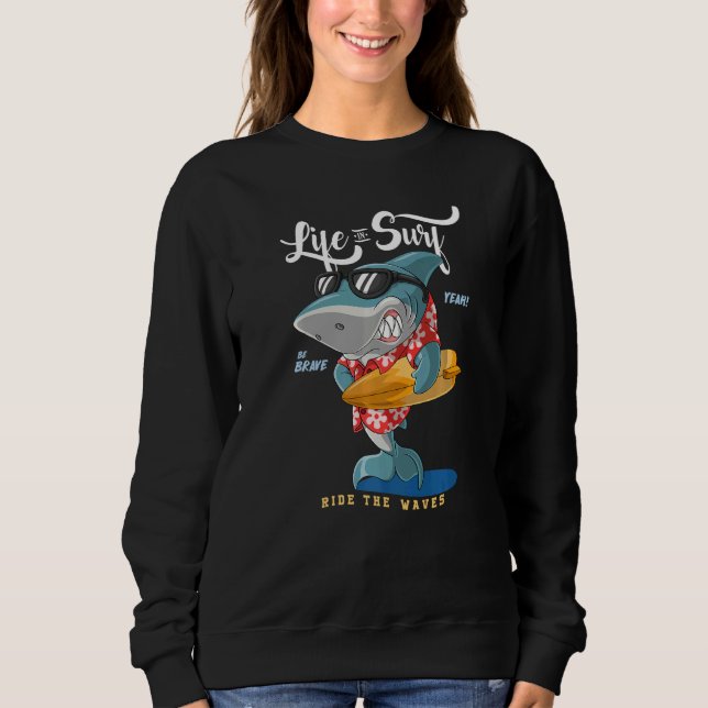 Coola Shark Surfing T Shirt (Framsida)