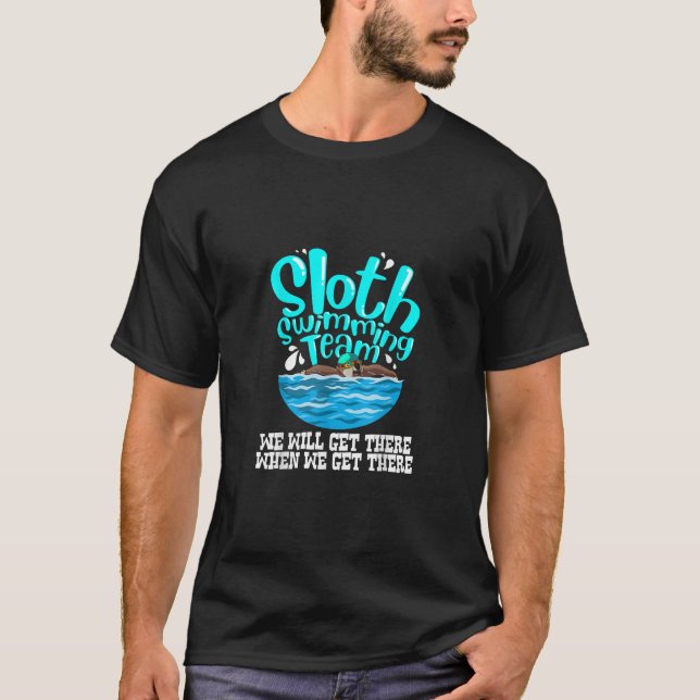 Coola Sloth Swimming Team Funny Animal Swimmer T Shirt (Framsida)