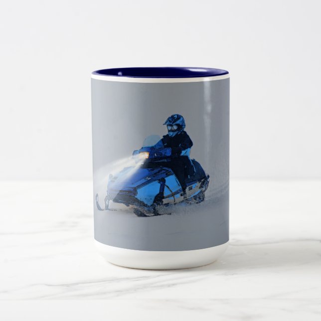Coola Snowmobiler på Ice Sjö Winter Sports Themme  Två-Tonad Mugg (Center)