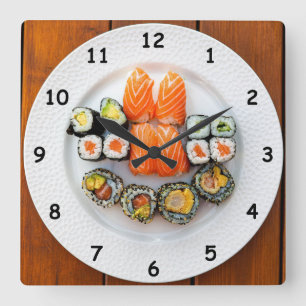 Coola Sushi och lax på en vit platta Fyrkantig Klocka