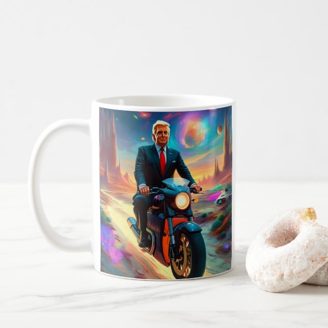 coola Trump Motorcykel på Alien Planet MAGA Kaffemugg (Med munk)