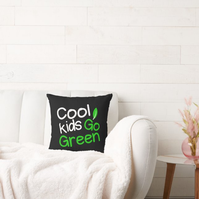 Coola ungar blir gröna kudde (Soffa)