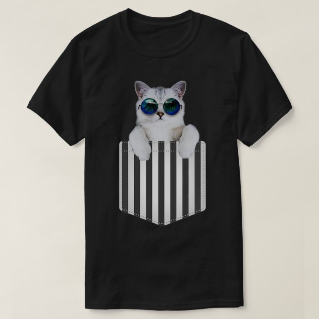 Coola Vit Katt Sits i Pocket T Shirt (Design framsida)