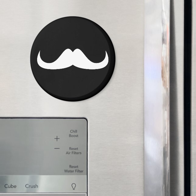 Coola White Handlebar mustache på Black Magnet (In Situ (Fridge))