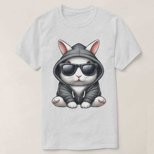 Coola White Rabbit in Hoodie and Sunglasses T Shirt (Design framsida)