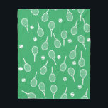 Coola White Retro Tennis Racquets Mönster Grönt Fleecefilt<br><div class="desc">Mönster för vita och grönt tennisracketar till honom | Summer Tennis Court. Gift för tennis-spelare, vit racquet tennis-match på gröntens bakgrund. Personlig Gift för tennisspelare. Trendigets tennisspelare, hemdekanter. Trendigets moderna tennisspelarpresenter. Modern gåva till din coola- eller skoltennislag! Manar, tennis-födelsedagsfest-presenten är papper. Tennis player manar klassisk racket mönster. Tennisgåvor åt honom....</div>