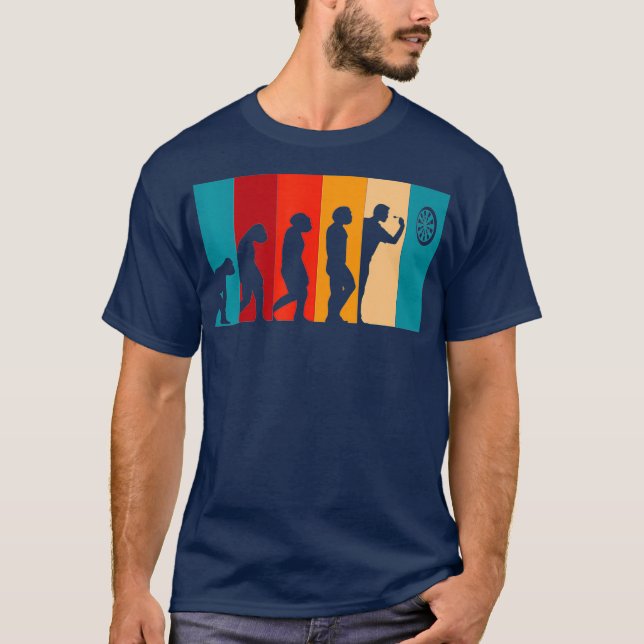 Coolan Darts Evolution Funny Retro Dart-spelare T Shirt (Framsida)