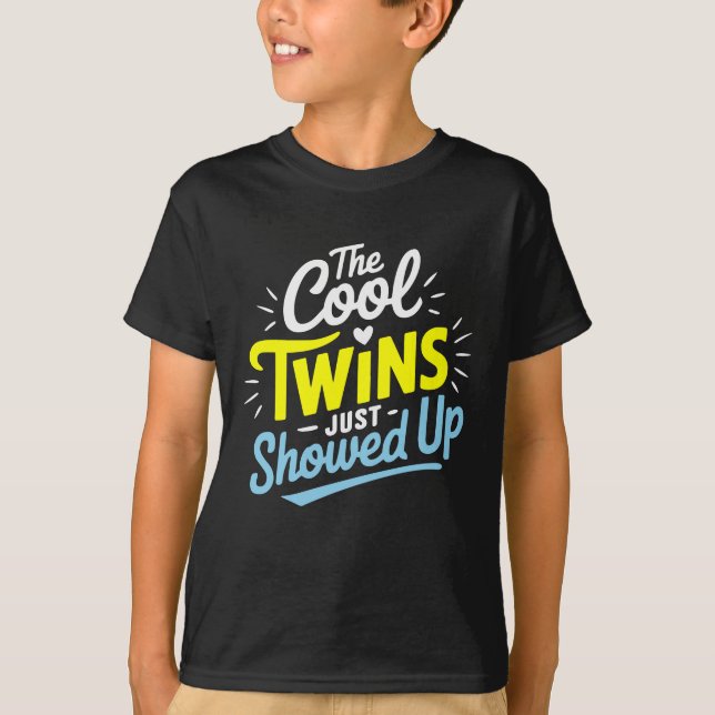Coolan Twin visade just upp Twin Boy and Girl Mat T Shirt (Framsida)