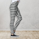Coolans Chic har stoppat Mönster din Färg Leggings<br><div class="desc">Coola som innehåller en houndstingkontroll mönster i svartvitt. Byt lätt bakgrunden till färg genom att klicka på "anpassa" och sedan på den lilla öga-pipetten. Roligt för att gå ut,  arbeta ut eller umgås med vänner.</div>