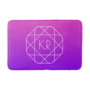 Coolans geometriska monogram Lila av Magenta Vio Badrumsmatta