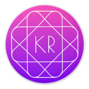 Coolans geometriska monogram Lila av Magenta Vio Knopp