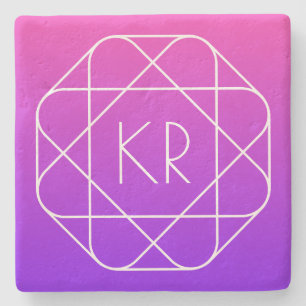 Coolans geometriska monogram Lila av Magenta Vio Stenunderlägg
