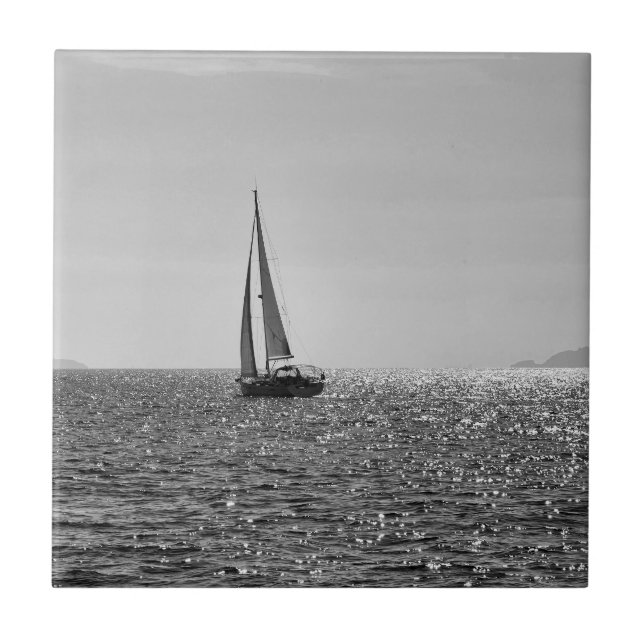 Coolans moderna foto av segelbåt under sommaren kakelplatta (Framsidan)